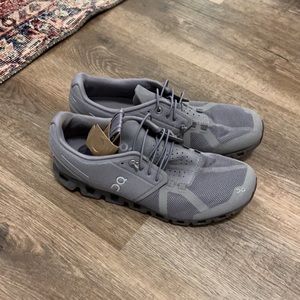Men’s On Cloud all gray tennis shoes size 9